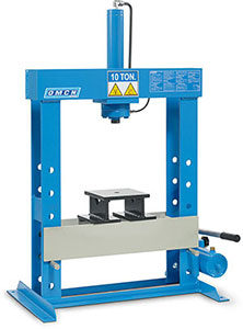 P15005: Pressa idraulica con pompa manuale; OMCN